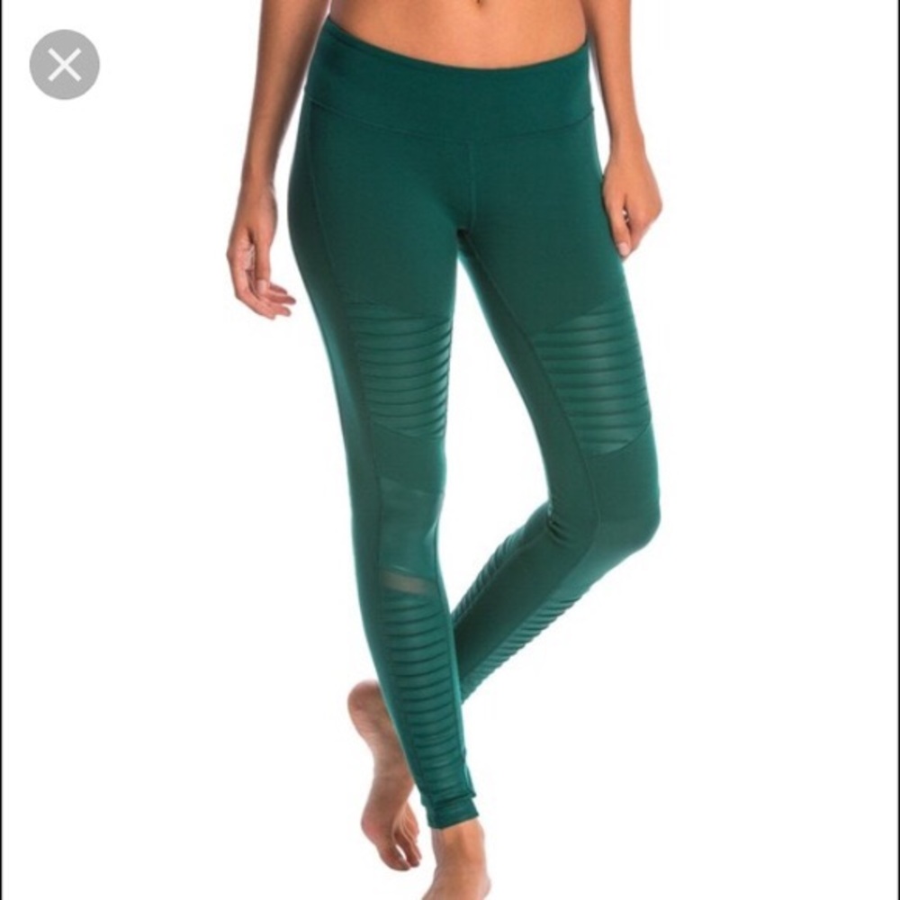 Alo Yogo Moto legging. Evergreen. Size small